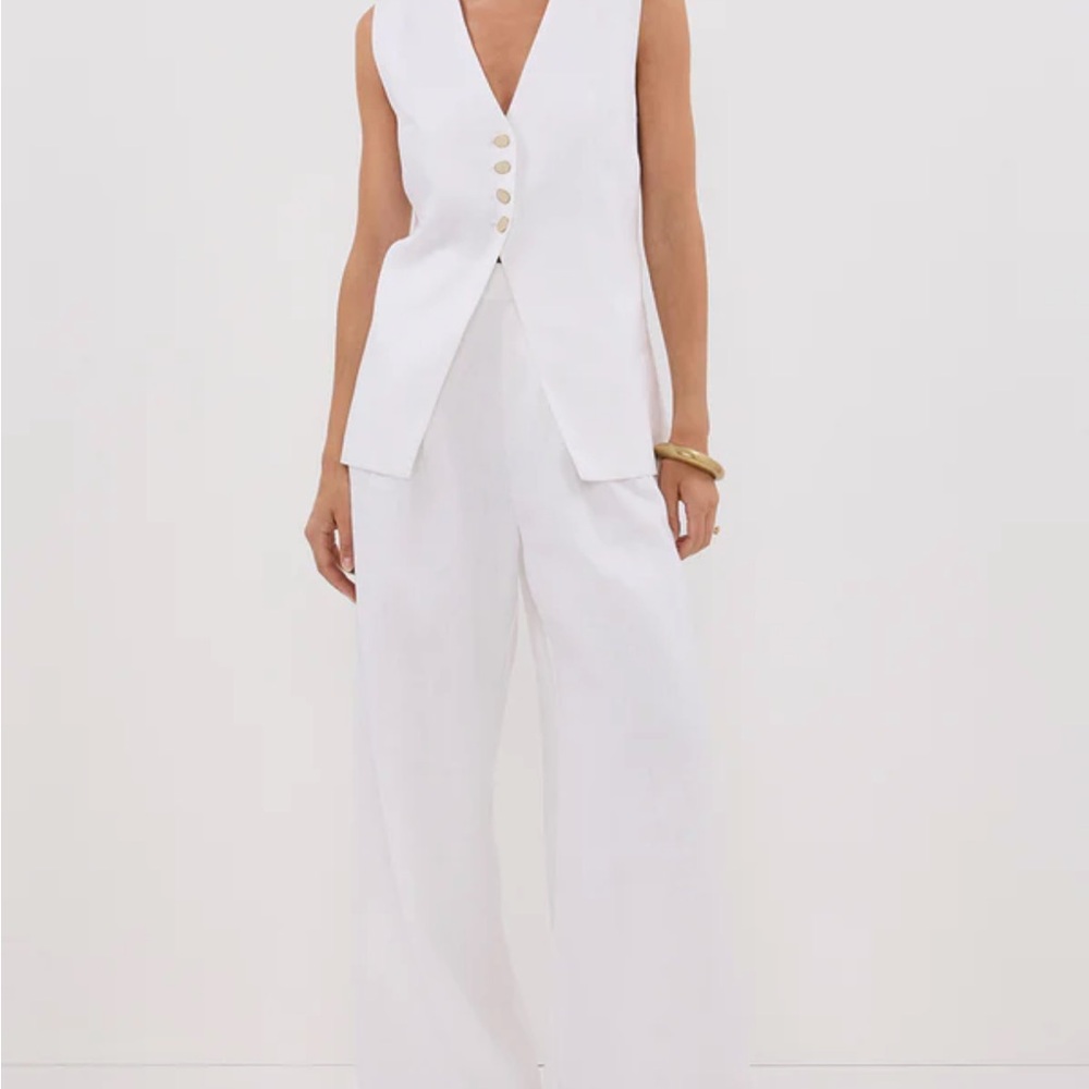 DISSH White linen “knox vest” Top